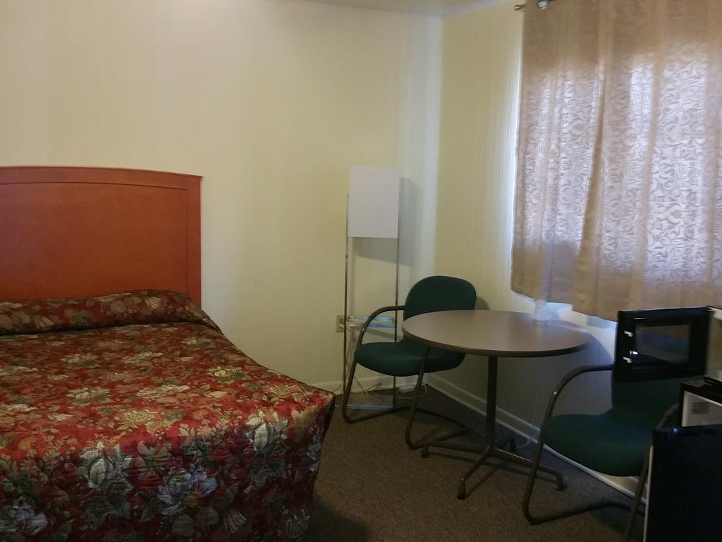 Baker'S Motel Norwich 外观 照片