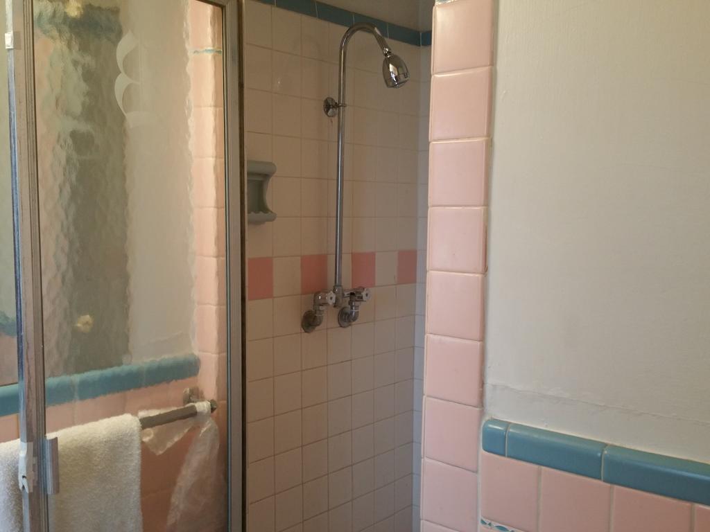 Baker'S Motel Norwich 外观 照片