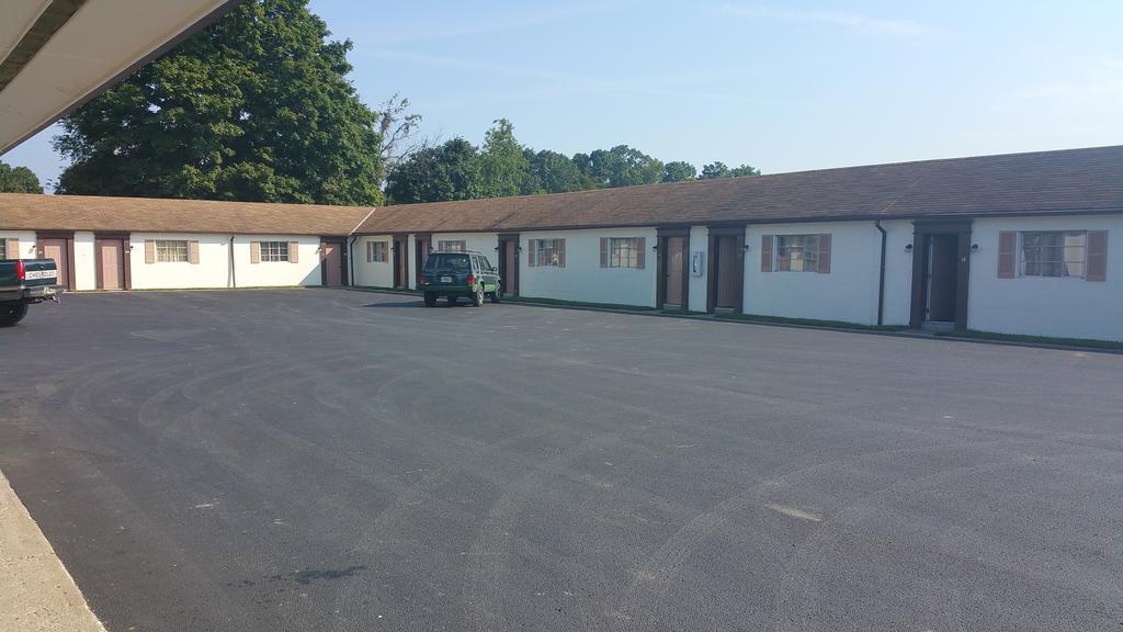 Baker'S Motel Norwich 外观 照片