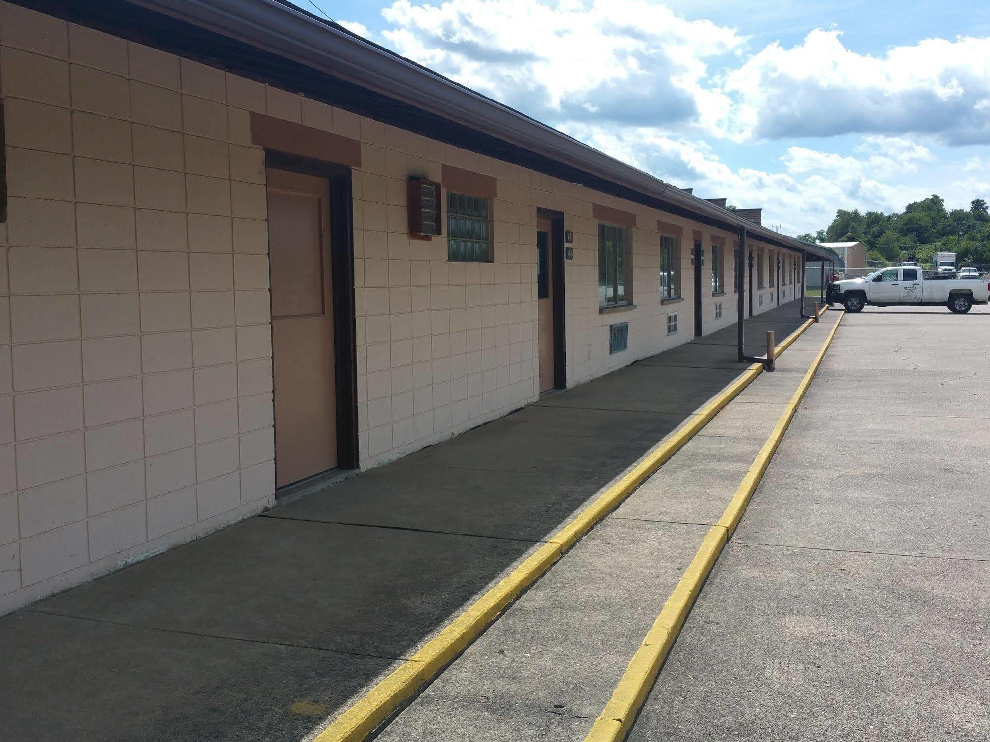 Baker'S Motel Norwich 外观 照片