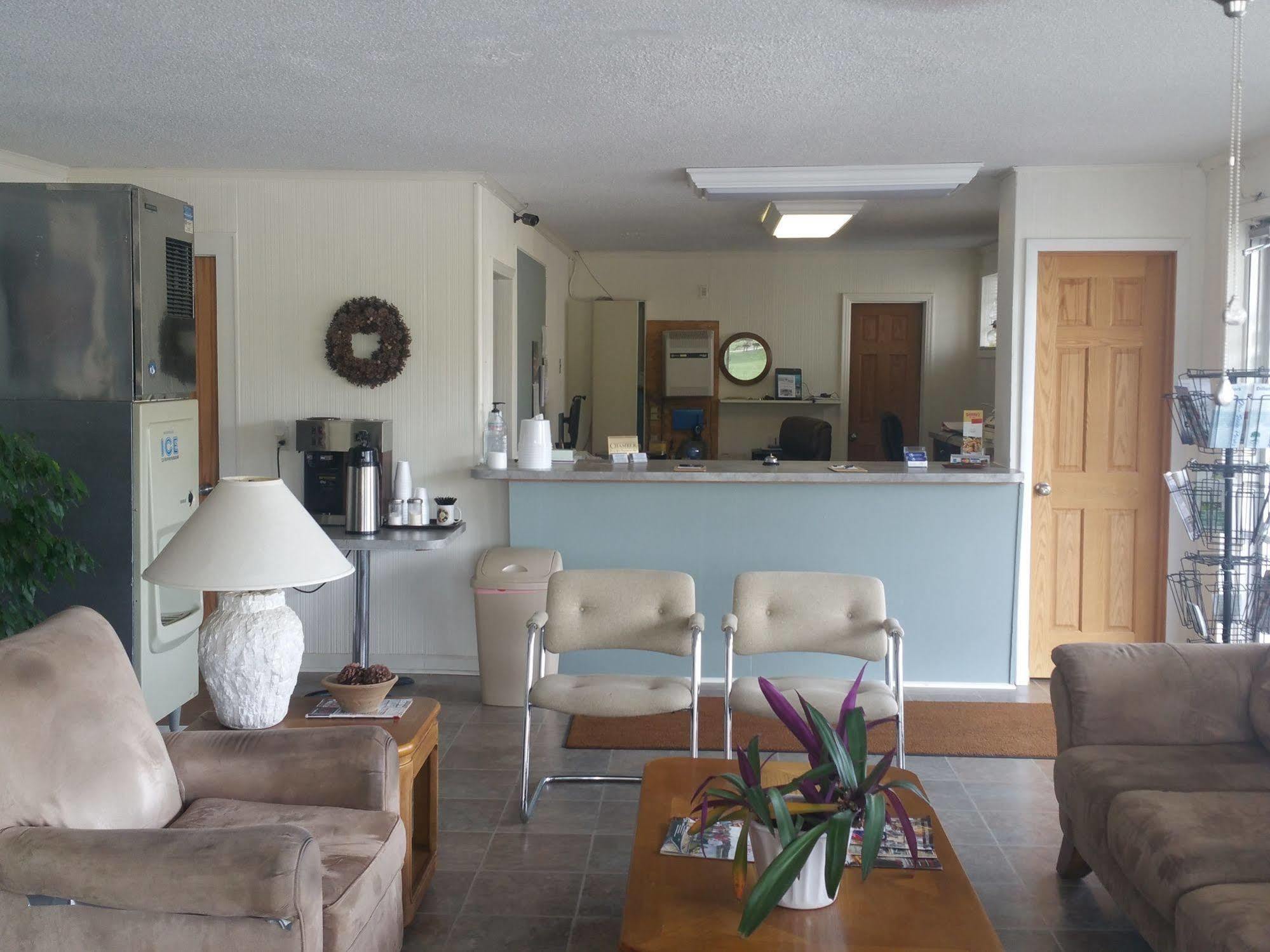 Baker'S Motel Norwich 外观 照片