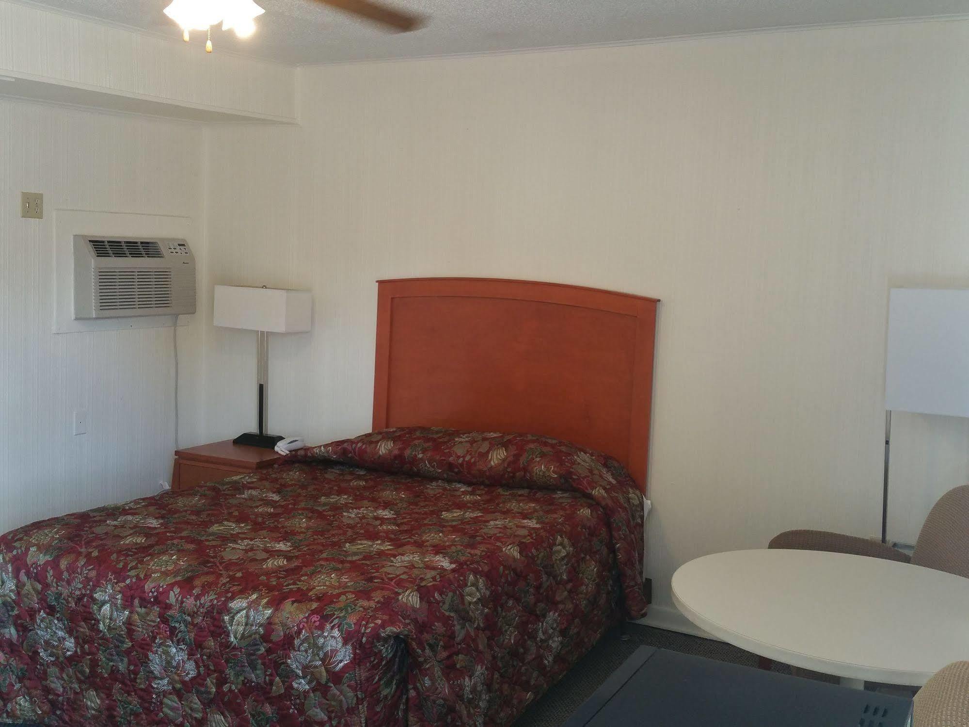 Baker'S Motel Norwich 外观 照片