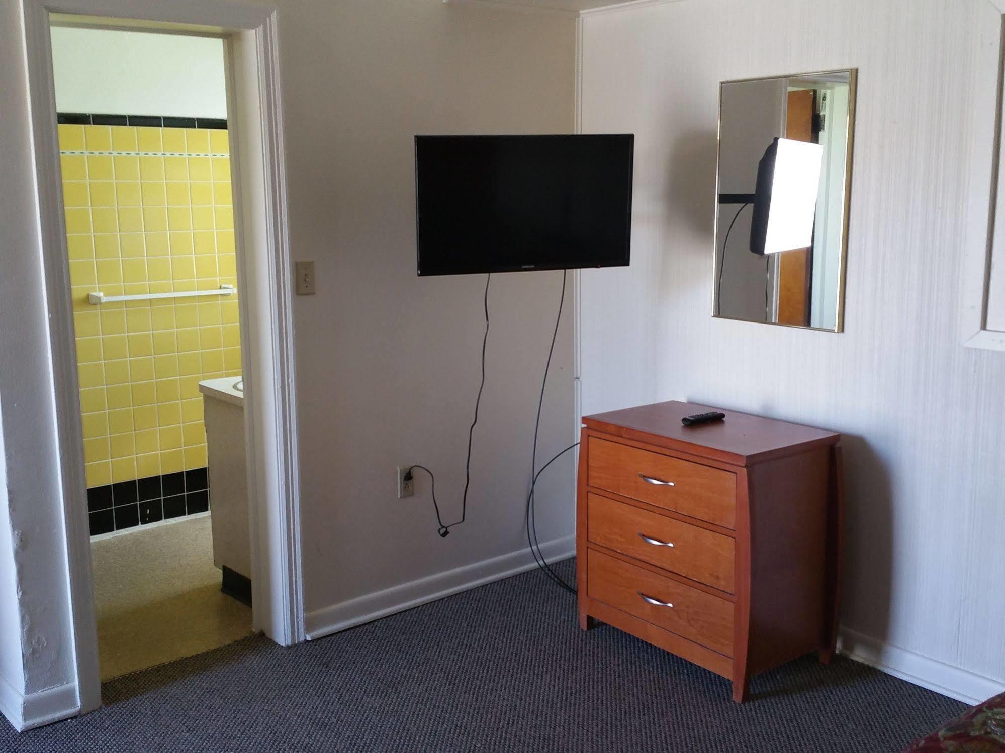 Baker'S Motel Norwich 外观 照片