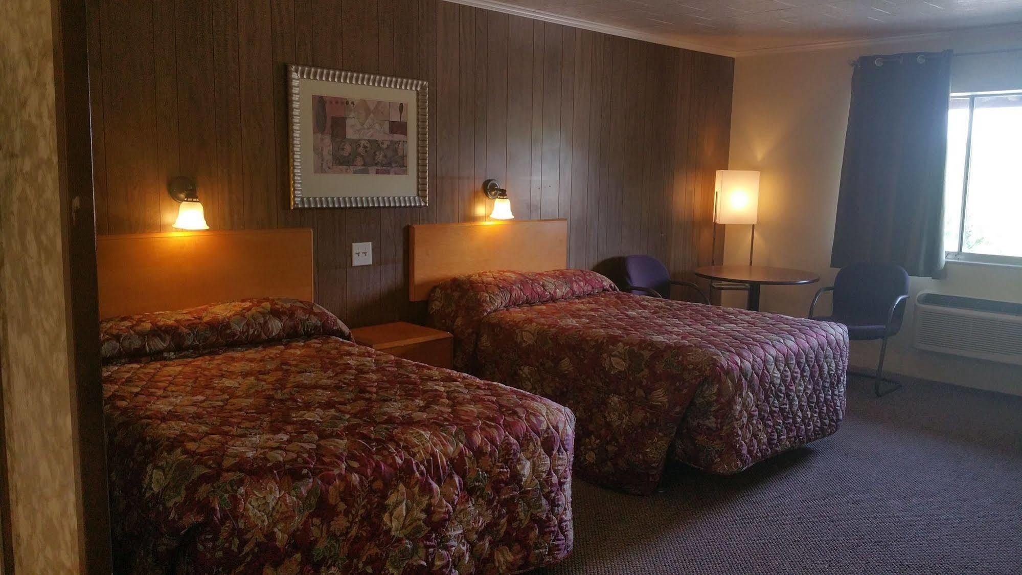 Baker'S Motel Norwich 外观 照片