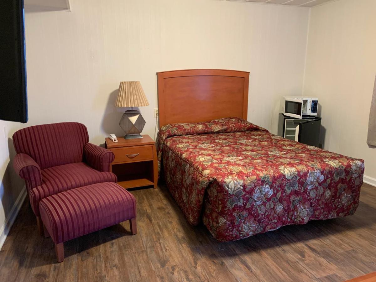 Baker'S Motel Norwich 外观 照片