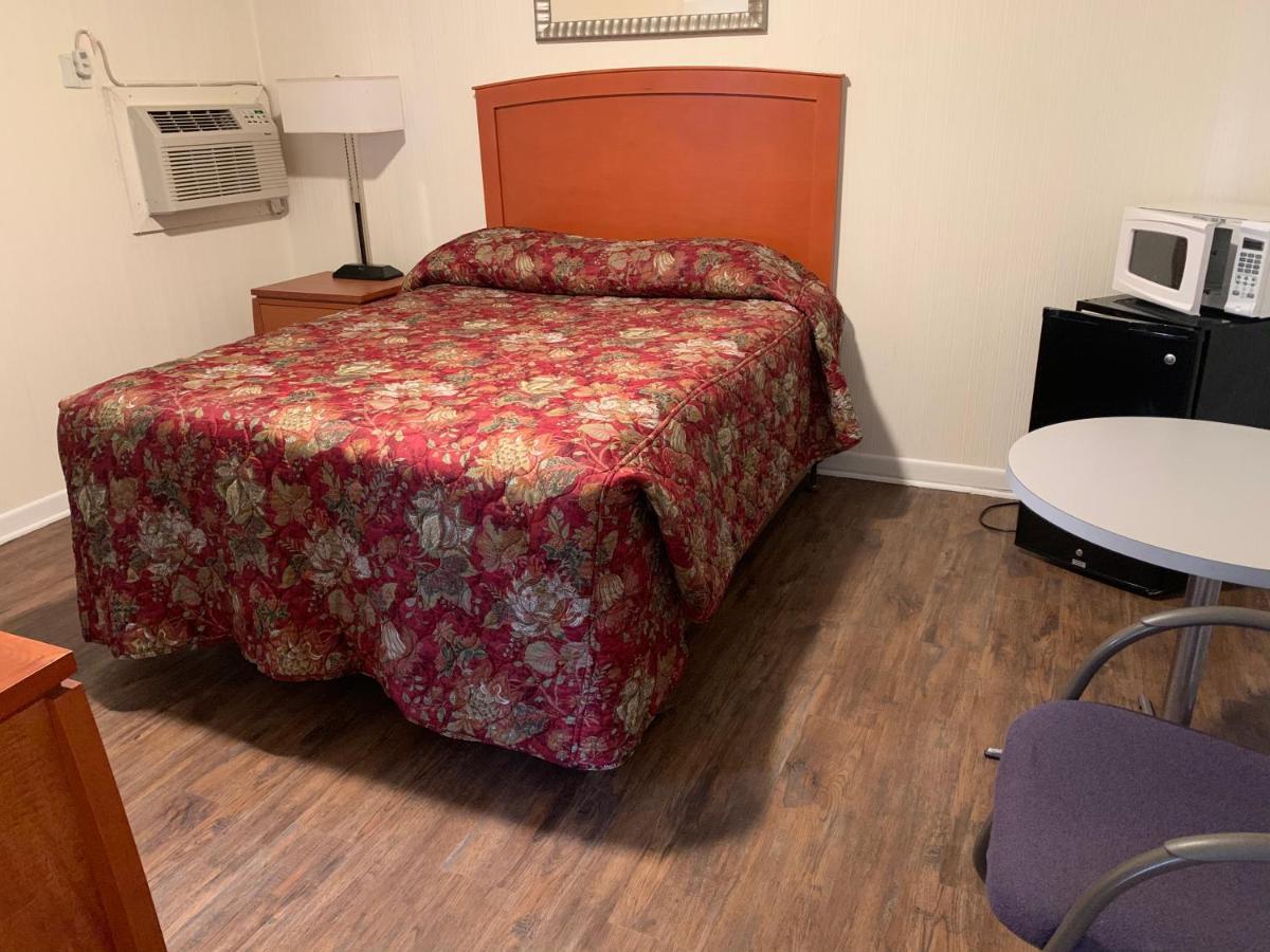 Baker'S Motel Norwich 外观 照片