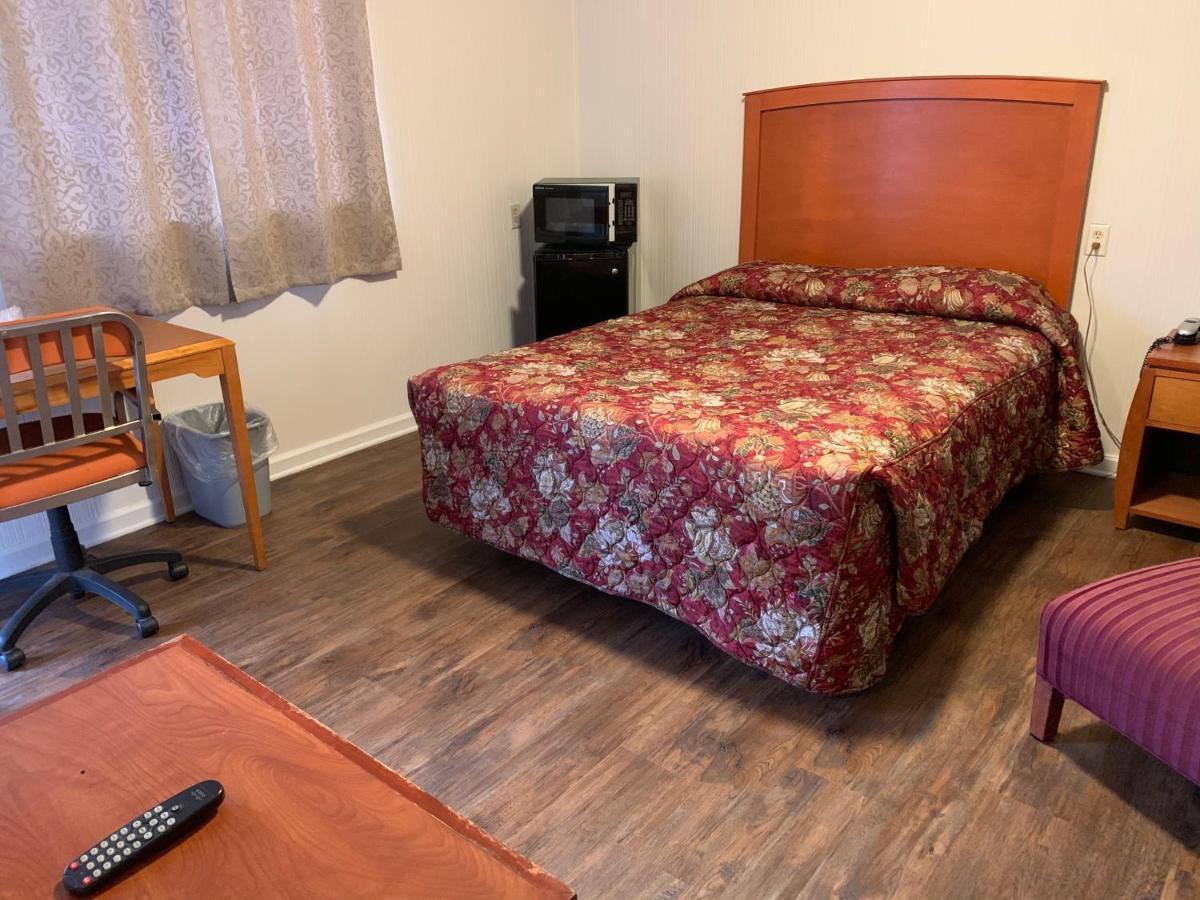 Baker'S Motel Norwich 外观 照片